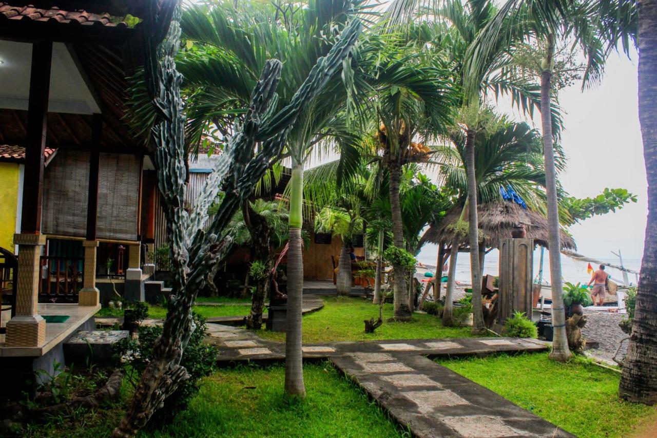 COCONUT BEACH BUNGALOWS&WARUNG Exst Teman-Teman 2 garden view Amed Exterior foto