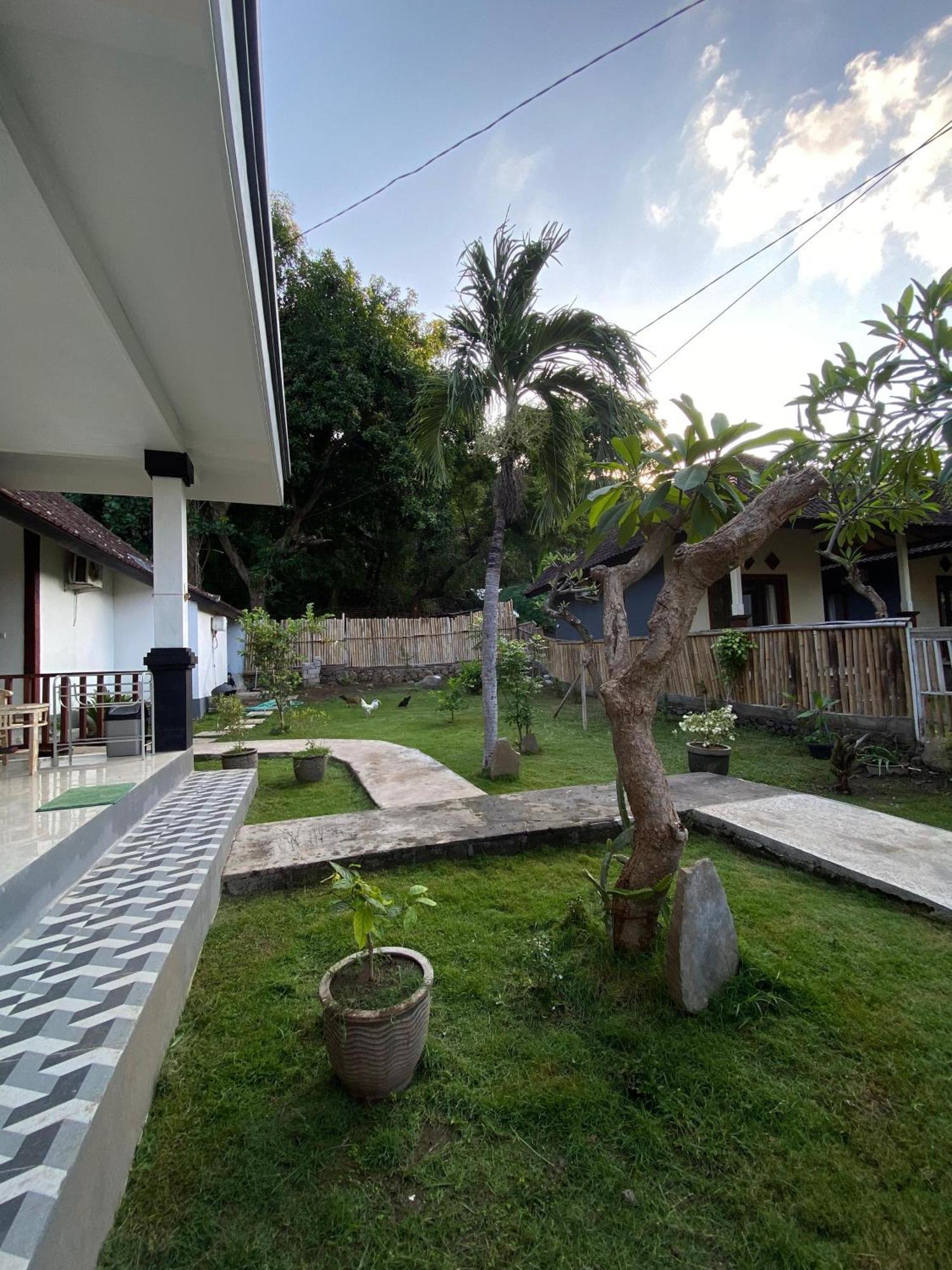 COCONUT BEACH BUNGALOWS&WARUNG Exst Teman-Teman 2 garden view Amed Exterior foto