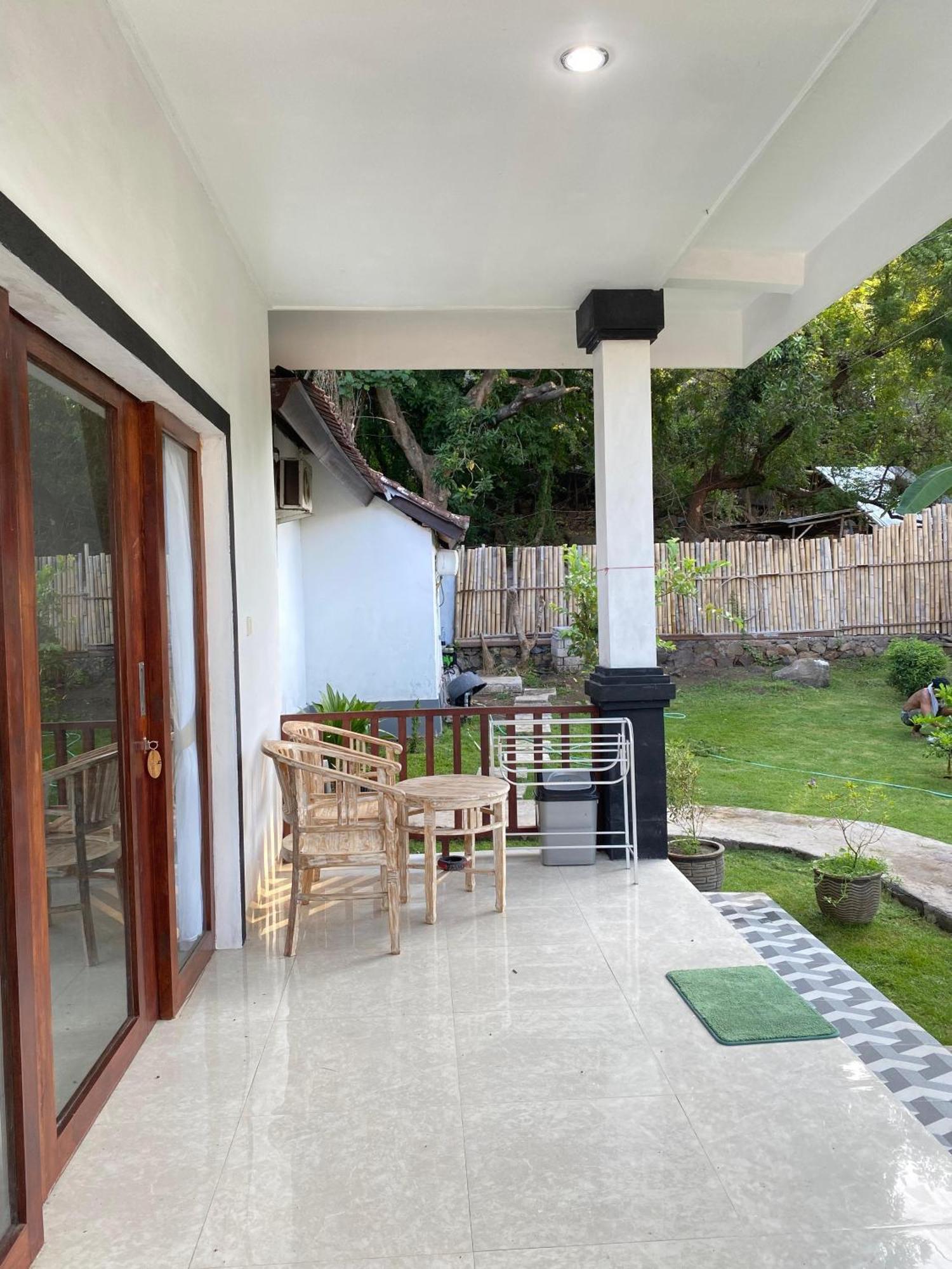 COCONUT BEACH BUNGALOWS&WARUNG Exst Teman-Teman 2 garden view Amed Exterior foto