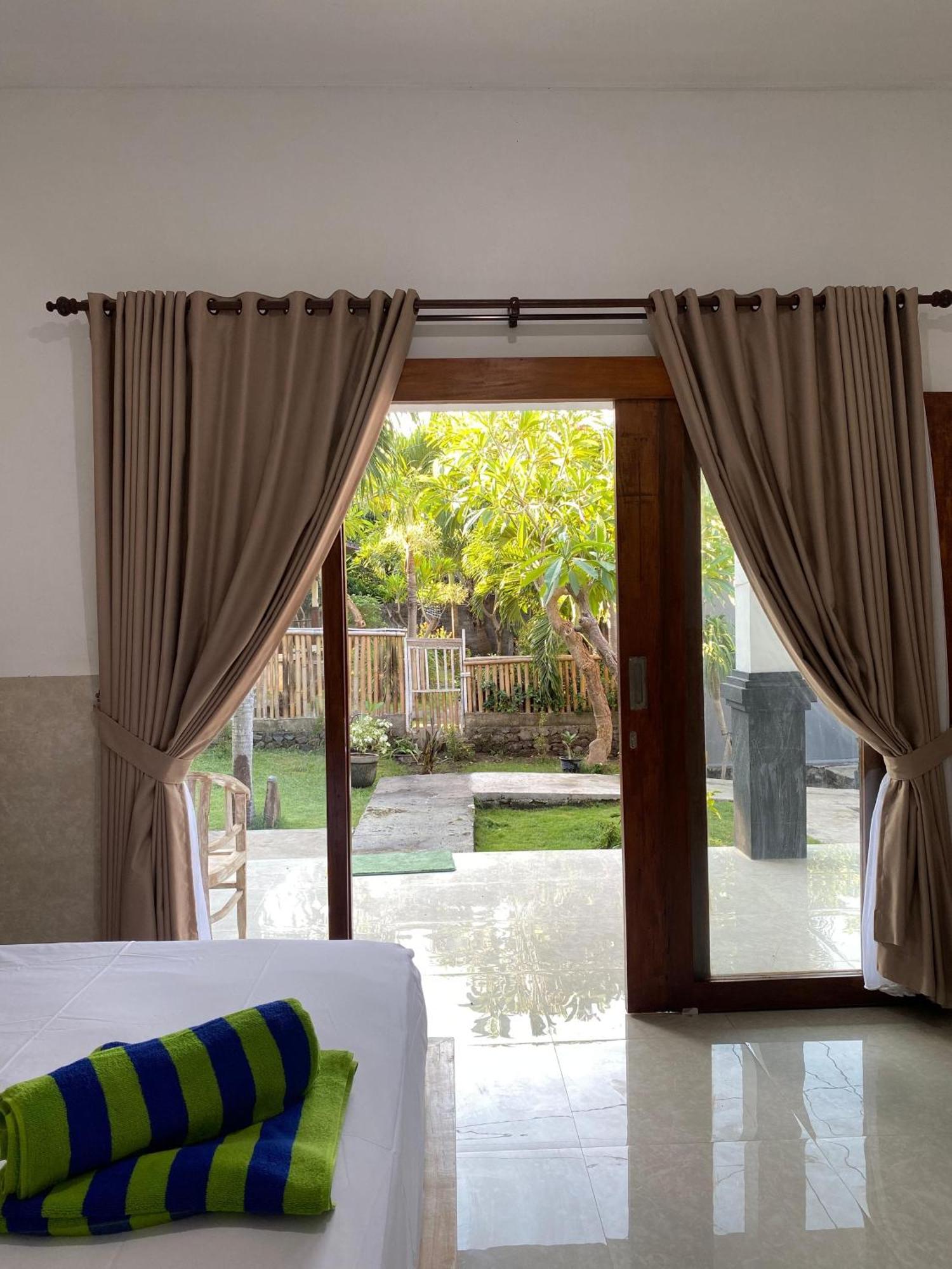 COCONUT BEACH BUNGALOWS&WARUNG Exst Teman-Teman 2 garden view Amed Exterior foto