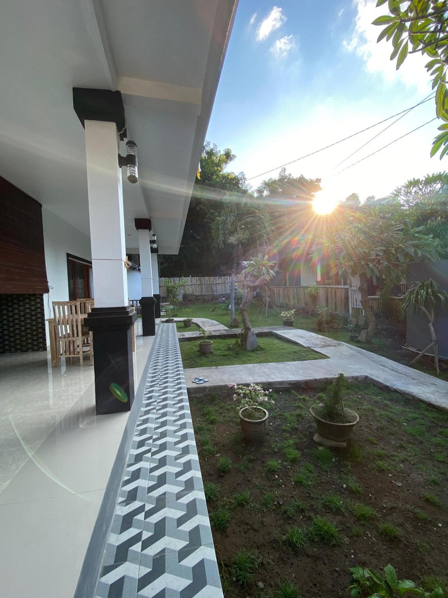 COCONUT BEACH BUNGALOWS&WARUNG Exst Teman-Teman 2 garden view Amed Exterior foto