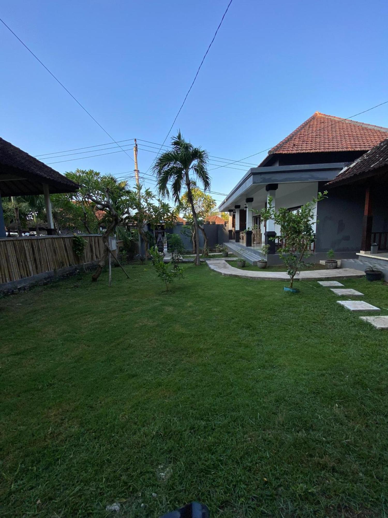 COCONUT BEACH BUNGALOWS&WARUNG Exst Teman-Teman 2 garden view Amed Exterior foto